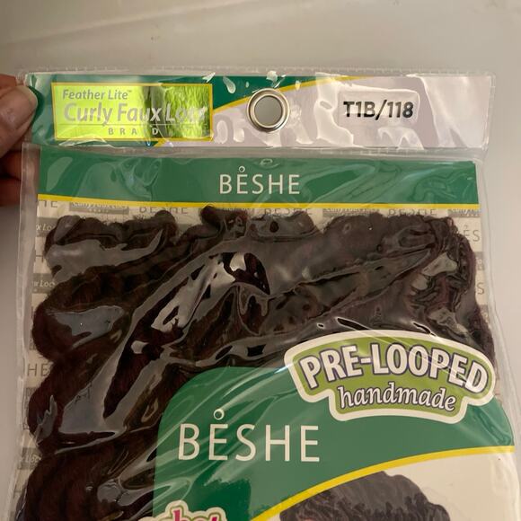 feather lite curly faux locs Braid T1B / 118 ombré black red Pre Looped 18 inch - Picture 2 of 5